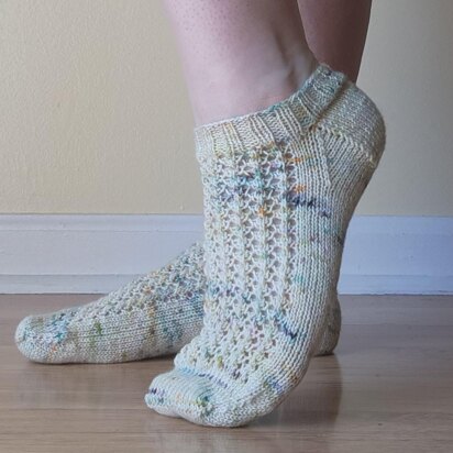 Sea Shore Socks - knitting pattern