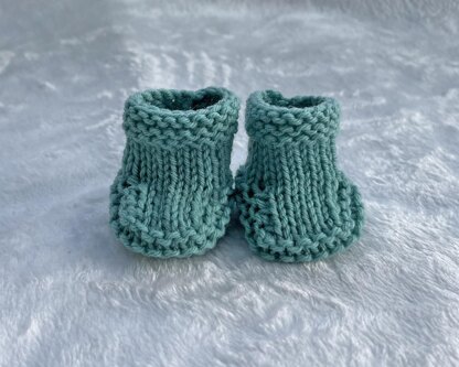 P156 Dolls Dress, Bonnet & Bootees