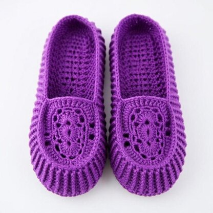 Crochet Slippers Pattern – Women’s House Shoes – Easy Adult Clogs PDF + Video Tutorial
