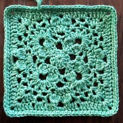 Lullaby Lodge: Ditsy Daisy Granny Squares - Learn how to make them in this  crochet tutorial by Lullaby Lodge