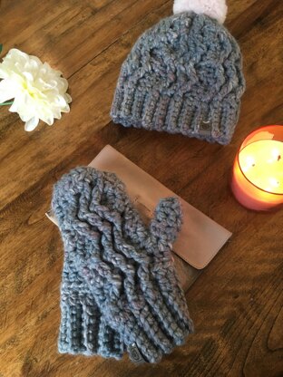 Sparks Fly hat and mitts set