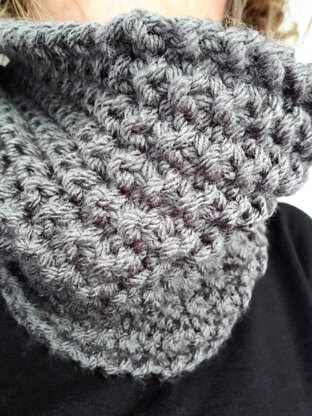 The Petite Stones Cowl