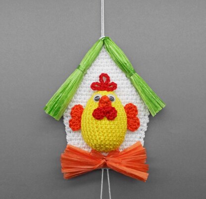 Hanging decoration chicken house - simple from scraps of yarn