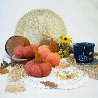 Free Pumpkin from yarn