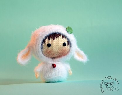 White Sheep Doll. Tanoshi series toy.