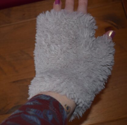 Faux Fur Fingerless Mittens