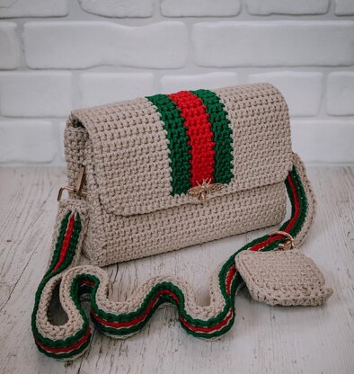 Bag with stripes