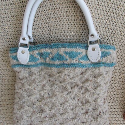 Cable and Triangles Bag - knitting pattern