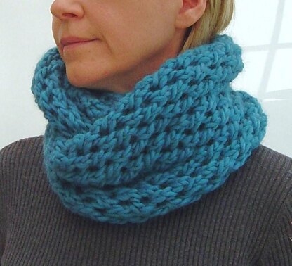 Chunky Cowl with open lattice pattern