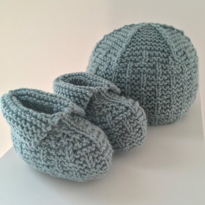 Winston Baby Hat and Booties BJ48