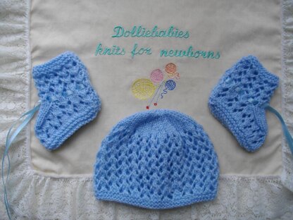 40. Unisex Lacy Hat & Bootee Set Preemie-3 Months