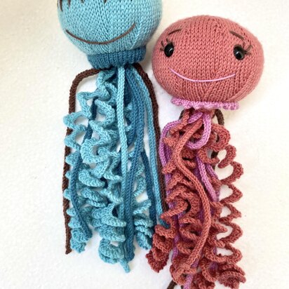 Pattern: Knitted jellyfish, toy for newborn baby