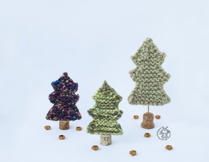 Many Christmas trees knitted flat