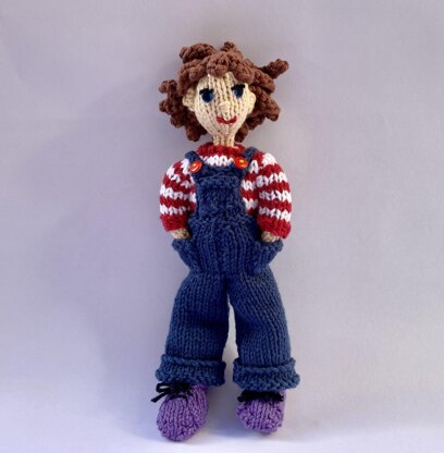 Mini knitted doll with accessories