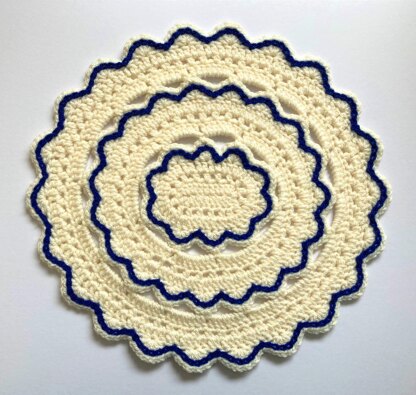 Oval placemat by HueLaVive