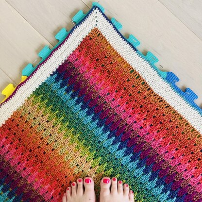 Big Larksfoot Rainbow Blanket