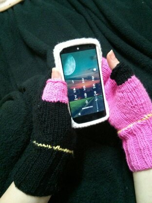 Geek Cellphone Mittens