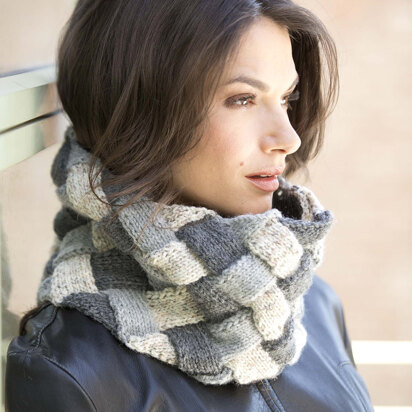 Entrelac Cowl in Lion Brand Wool-Ease - L32020