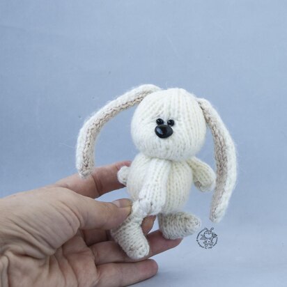 Mini bunny knitting flat