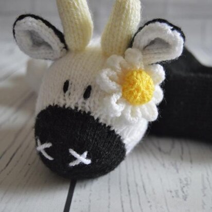 Lazy Daisy Cow - knitting pattern