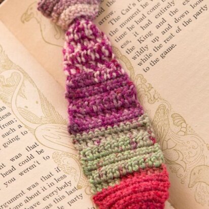 Tie Bookmark in Red Heart Heart & Sole - LW4268