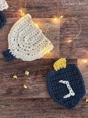Hanukkah Menorahs & Dreidels Garland