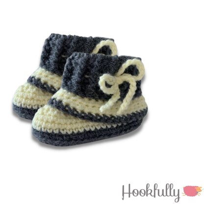 Slouch baby booties