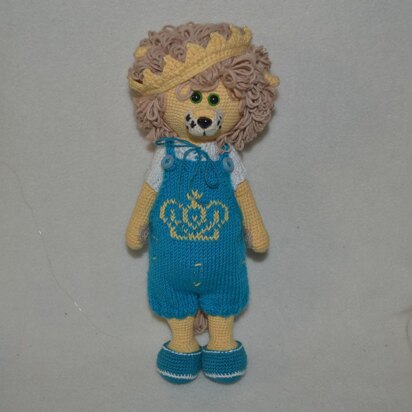 Leo the lion amigurumi doll