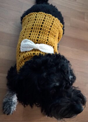 Häkelanleitung für das Hundekleid mit Schleife