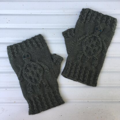 Cabled Sea Turtle Mitts