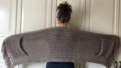 Easy Crochet Shawl Pattern: Perfect-Pockets Shawl