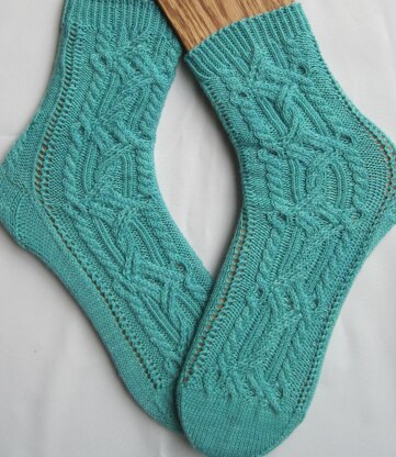 Busy Bee Socks Knitting pattern by Linda Lehman