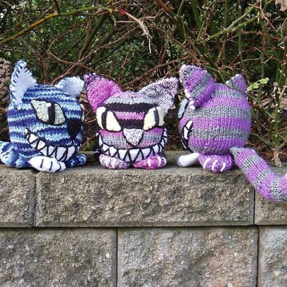 Knit Cheshire Kittyball - knitting pattern