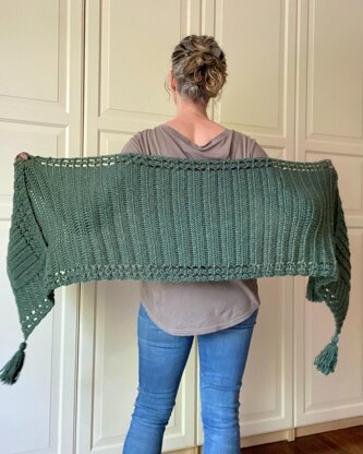 Easy Crochet Pocket Shawl Pattern: Easy Pleases-Me Pocket Shawl