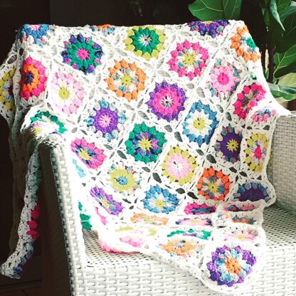 Crochet Daisy Granny Square Blanket- Free Crochet Pattern - A