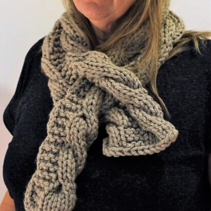 Woodland Cable Keyhole Scarf