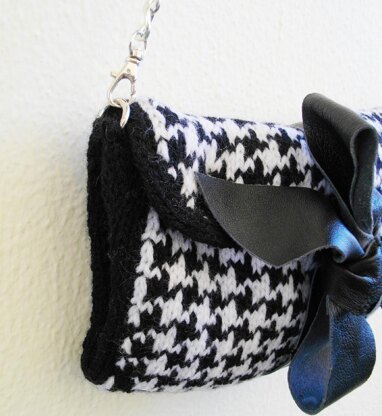 Black and white clutch in goose foot pattern