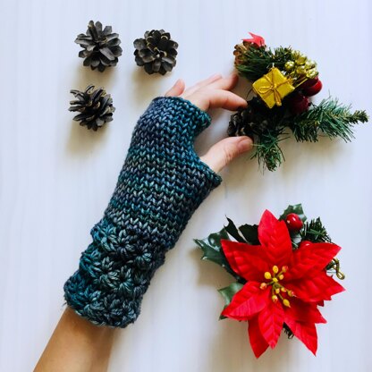 Star stitch mittens with knit look