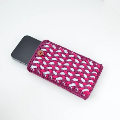 Mobile Phone Pouch in Lion Brand 24/7 Cotton - M23013 TC - Downloadable PDF