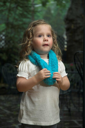 Kid’s Cowl in Plymouth Yarn Adore - F435 - Downloadable PDF