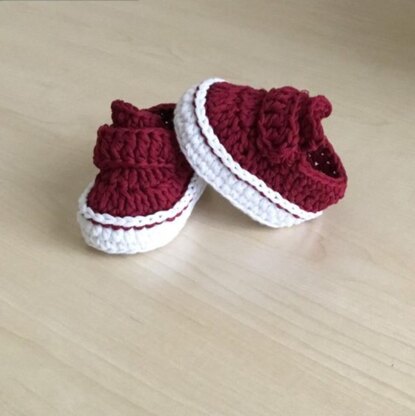 Sporty Baby Bootie & Hat Set N 235