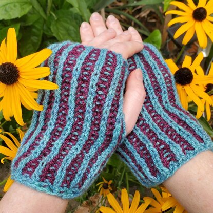 Two Color Rib Brioche Mitts