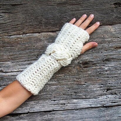 Cable fingerless crochet mittens
