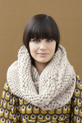 Dobbs Ferry Cowl in Lion Brand Wool-Ease Thick & Quick - 90574AD