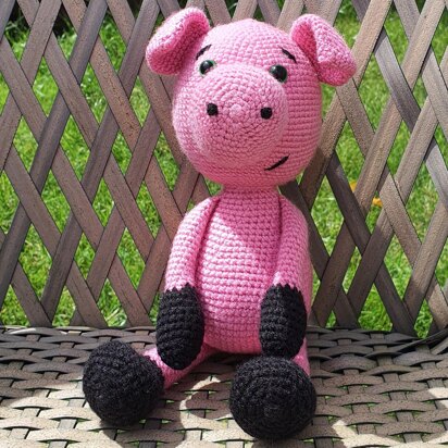 Hamish the Pig amigurumi crochet pattern