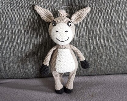 Crochet Pattern for the Pretty Donkey Valentin!