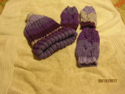 hat and fingerless mittens for middle daughter