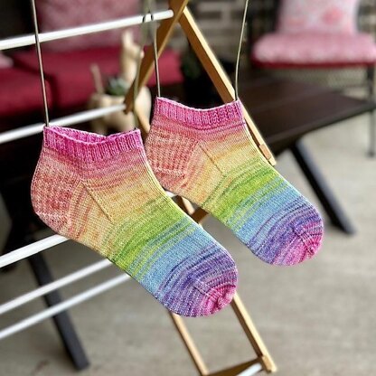 Rainbow Fade Shortie Socks