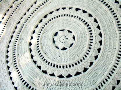 Round Floral Blanket