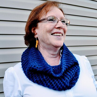 Eyelet Cowl